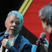 Santos insta a De la Espriella a implementar el acuerdo de paz y no "perder el tiempo"