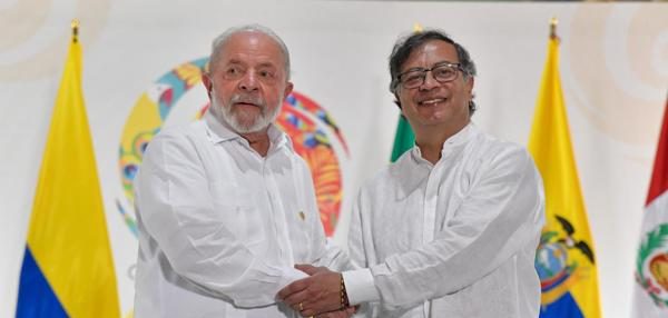 Petro se compromete ante Lula a promover una transición pacífica de Gobierno en Colombia