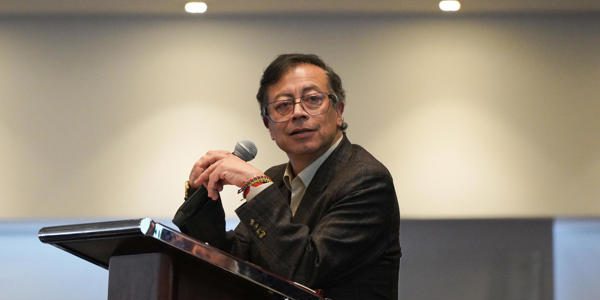 La oposición colombiana presenta un gabinete alterno para controvertir a De la Espriella - Gustavo Petro