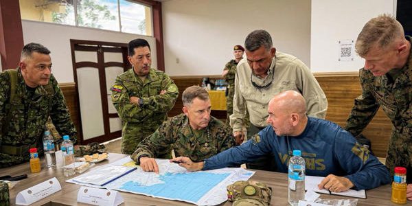 Fuerzas militares de EEUU, Colombia y Ecuador preparan ofensiva contra narcos en frontera
