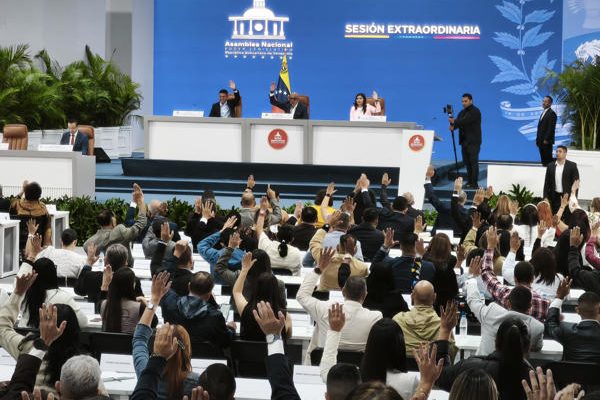 Parlamento venezolano da luz verde a reforma de ley judicial acordada en diálogo político