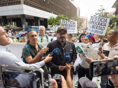 Activistas piden a mesa de diálogo elección "inmediata" de nuevo ente electoral venezolano