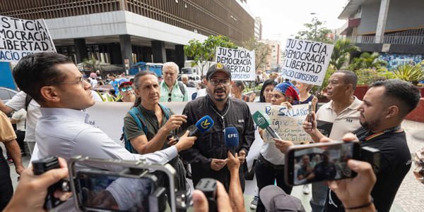 Activistas piden a mesa de diálogo elección "inmediata" de nuevo ente electoral venezolano