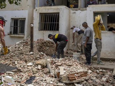 Casi dos meses después de los sismos, La Guaira se debate entre precariedad y resistencia