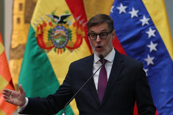 Cancilleres de Bolivia y Venezuela hablan por teléfono para fortalecer relación bilateral (Félix Plasencia)
