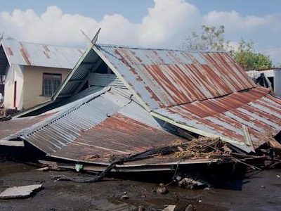 Indonesia eleva a 38 el número de muertos tras un terremoto de magnitud 7,7