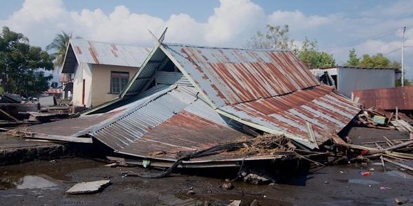 Indonesia eleva a 38 el número de muertos tras un terremoto de magnitud 7,7