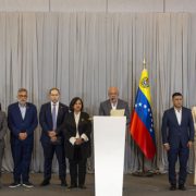 Primeros acuerdos del diálogo en Venezuela apuntan a la Justicia y al oro en Inglaterra