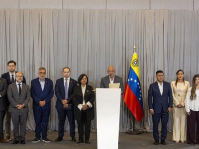 Primeros acuerdos del diálogo en Venezuela apuntan a la Justicia y al oro en Inglaterra