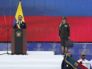 De la Espriella recibe honores militares y reconocimiento como comandante supremo