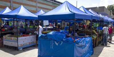 Pescadores y comerciantes, en la lucha por su sustento diario tras los sismos en Venezuela