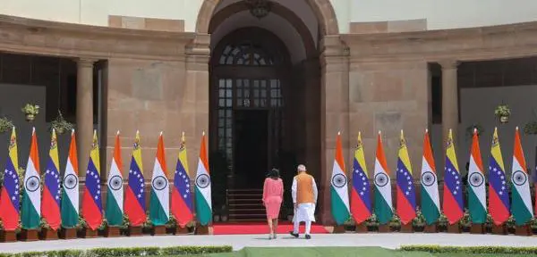 Delcy Rodríguez regresa con «proyectos» tras su visita a la India y Turquía