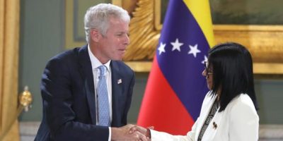 Estados Unidos celebra como "día histórico" la firma de acuerdos petroleros en Venezuela