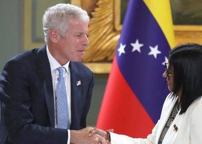 Estados Unidos celebra como "día histórico" la firma de acuerdos petroleros en Venezuela