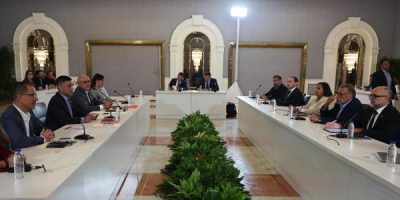 Chavismo y oposición extienden diálogo hasta el miércoles y revisan libertad de expresión