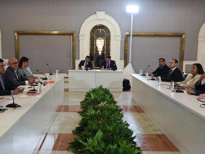 Chavismo y oposición extienden diálogo hasta el miércoles y revisan libertad de expresión