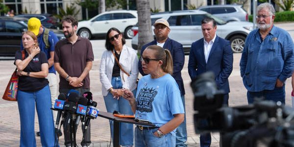 Venezolanos critican que Trump reciba a Delcy Rodríguez mientras los deporta en Florida