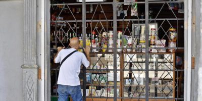 Cuba autoriza contratación directa, cuentas bancarias en el exterior y apertura turística