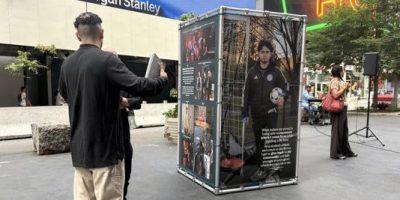 Exposición en Times Square reivindica contribuciones de inmigrantes ante ataques de Trump