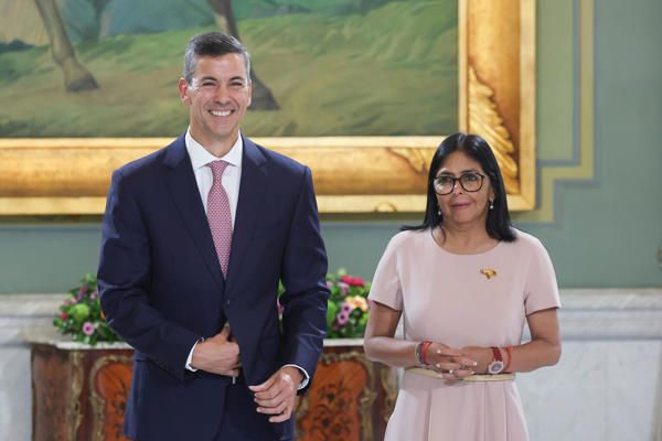 Santiago Peña y Delcy Rodríguez
