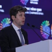 Sam Altman (OpenAI) estudia ralentizar el desarrollo de la IA y espera que otros le imiten
