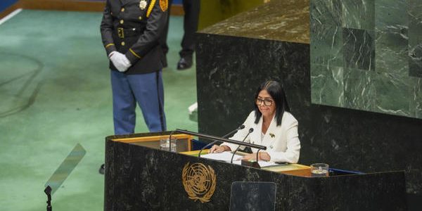 Delcy Rodríguez promete ante la ONU comicios en Venezuela y destaca la relación con Trump
