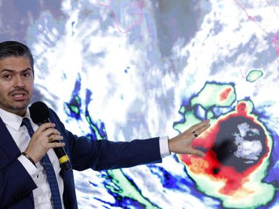 México confirma un muerto por el huracán Simón, que amenaza ahora a Nayarit y Sinaloa