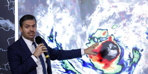 México confirma un muerto por el huracán Simón, que amenaza ahora a Nayarit y Sinaloa