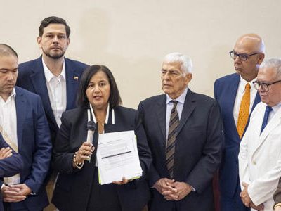 Médicos venezolanos plantean a opositores en el diálogo atender la crisis de salud pública