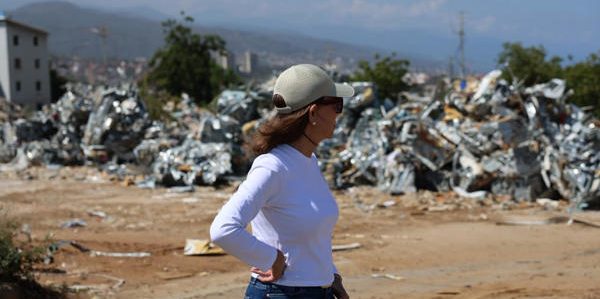María Corina Machado visita estado devastado por doble terremoto y se reúne con afectados
