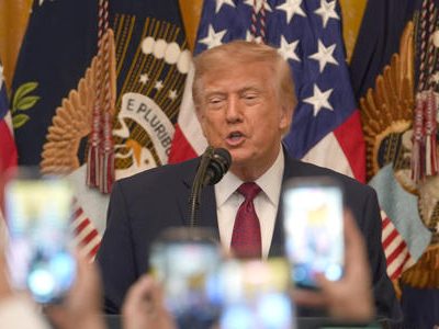 Trump recupera celebración del mes de la Herencia Hispana mientras pierde el voto latino