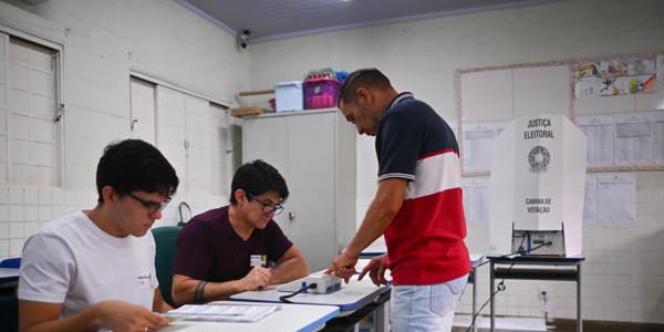 Brasil decidirá las elecciones en segunda vuelta, con Flávio Bolsonaro a la cabeza