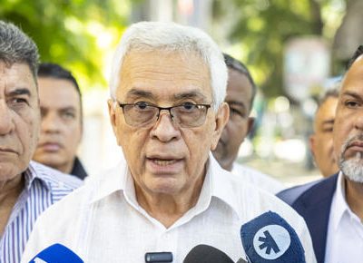 Una coalición opositora exige fecha "precisa y próxima" de presidenciales en Venezuela