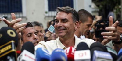 Flávio Bolsonaro dice que su ventaja en primera vuelta muestra que Brasil quiere cambio