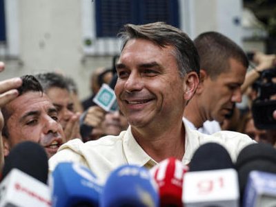 Flávio Bolsonaro dice que su ventaja en primera vuelta muestra que Brasil quiere cambio