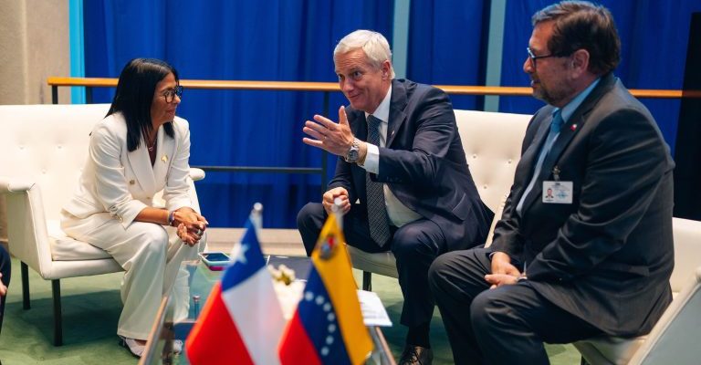 Delcy Rodríguez y Kast