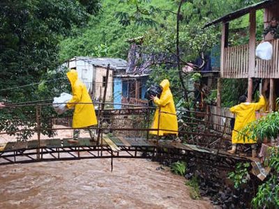 Evacuan a más de 600 familias paraguayas por inundaciones tras la crecida del río Paraná
