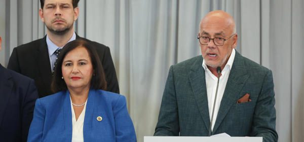Chavismo y oposición acuerdan revisar leyes y gestionar oro en el tercer ciclo de diálogo