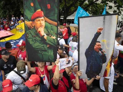 Cientos de venezolanos salen a las calles a recordar el último triunfo electoral de Chávez