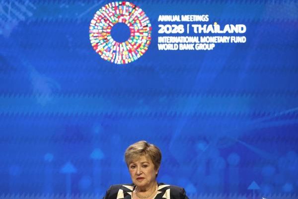 La IA salva un desigual crecimiento global y deuda al alza: claves del informe del FMI