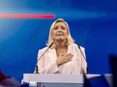 Le Pen promete seguridad y soberanía para lanzar su carrera al Elíseo